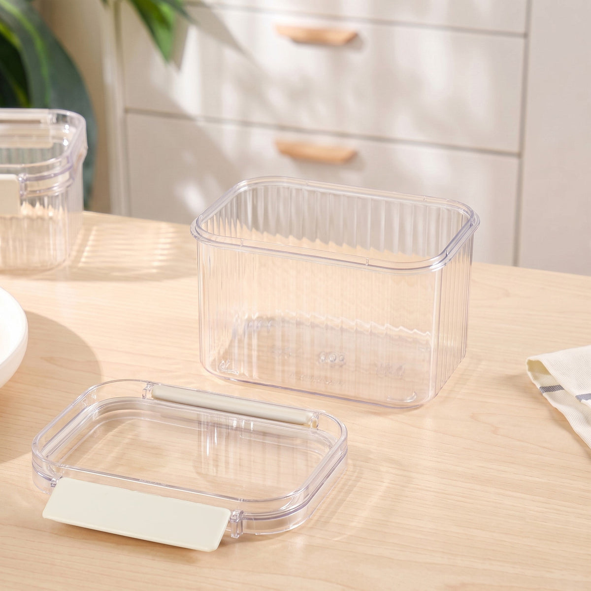 Airtight Storage Container With Clip Lock Lid 650ml