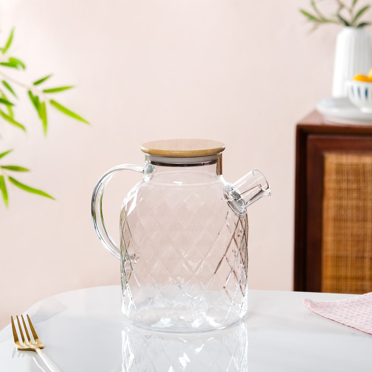 Diamond Glass Jug With Metal Spout Strainer 1700ml