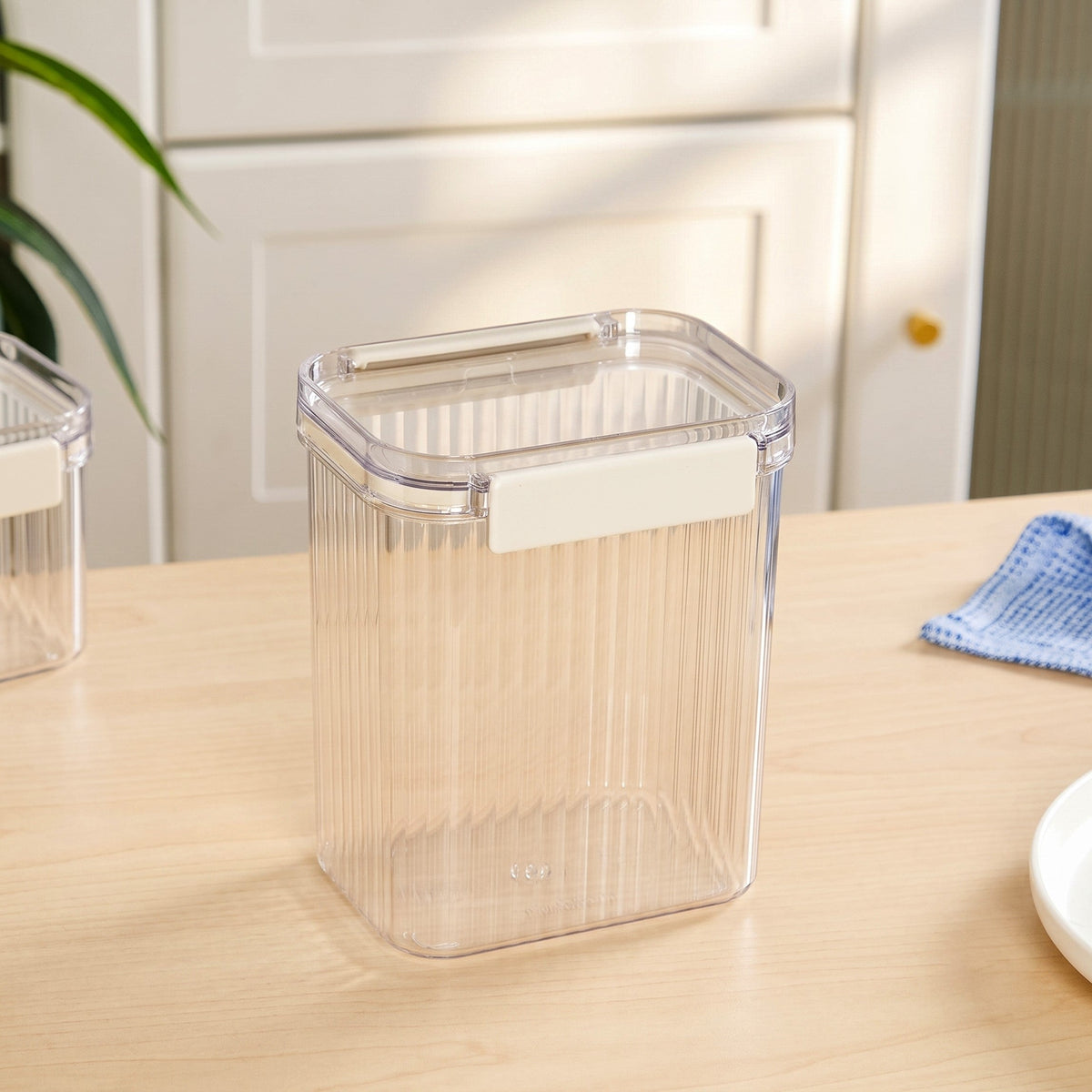 Kitchen Storage Box With Airtight Clip Lock Lid 1300ml