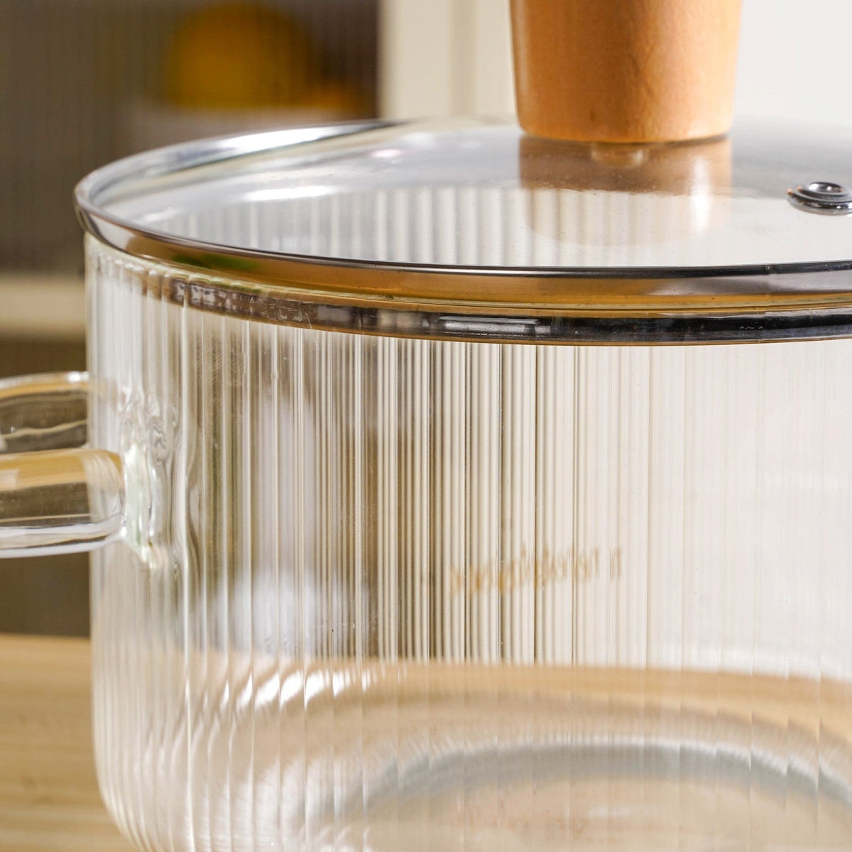 Fluted Design Glass Cooking Pot With Lid 1800ml